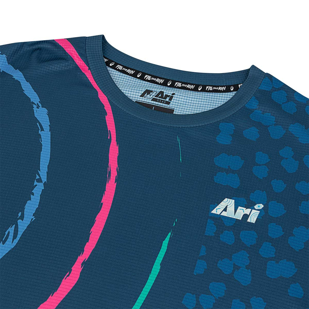 ARI ADEPT SYDNEY25 MARATHON GRAPHIC RUNNING TEE - NAVY/BLUE/GREEN