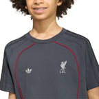 ADIDAS LIVERPOOL TEAMGEIST26 KIDS TEE - CARBON