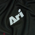 ARI ADEPT BERLIN26 GRAPHIC RUNNING TEE - BLACK/RED/YELLOW