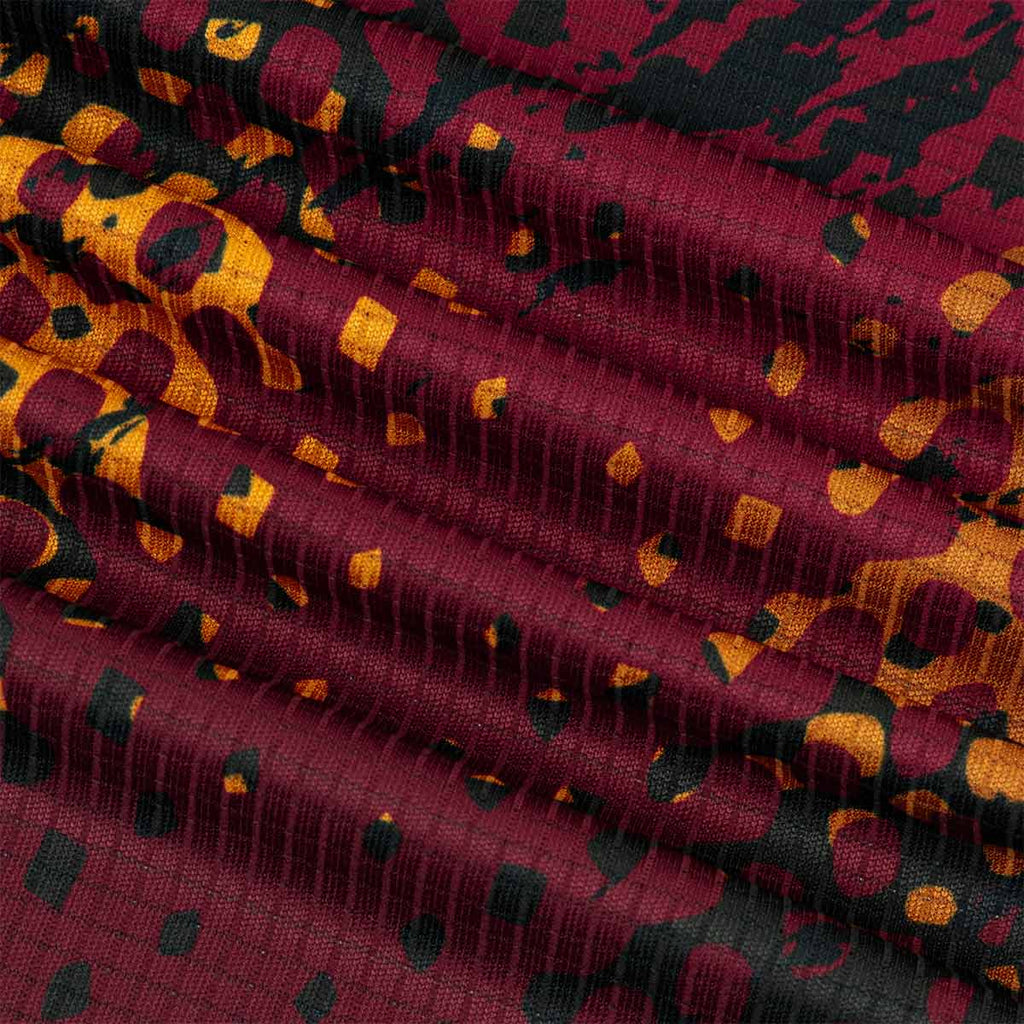 ARI ADEPT BERLIN26 GRAPHIC RUNNING TEE - BLACK/RED/YELLOW