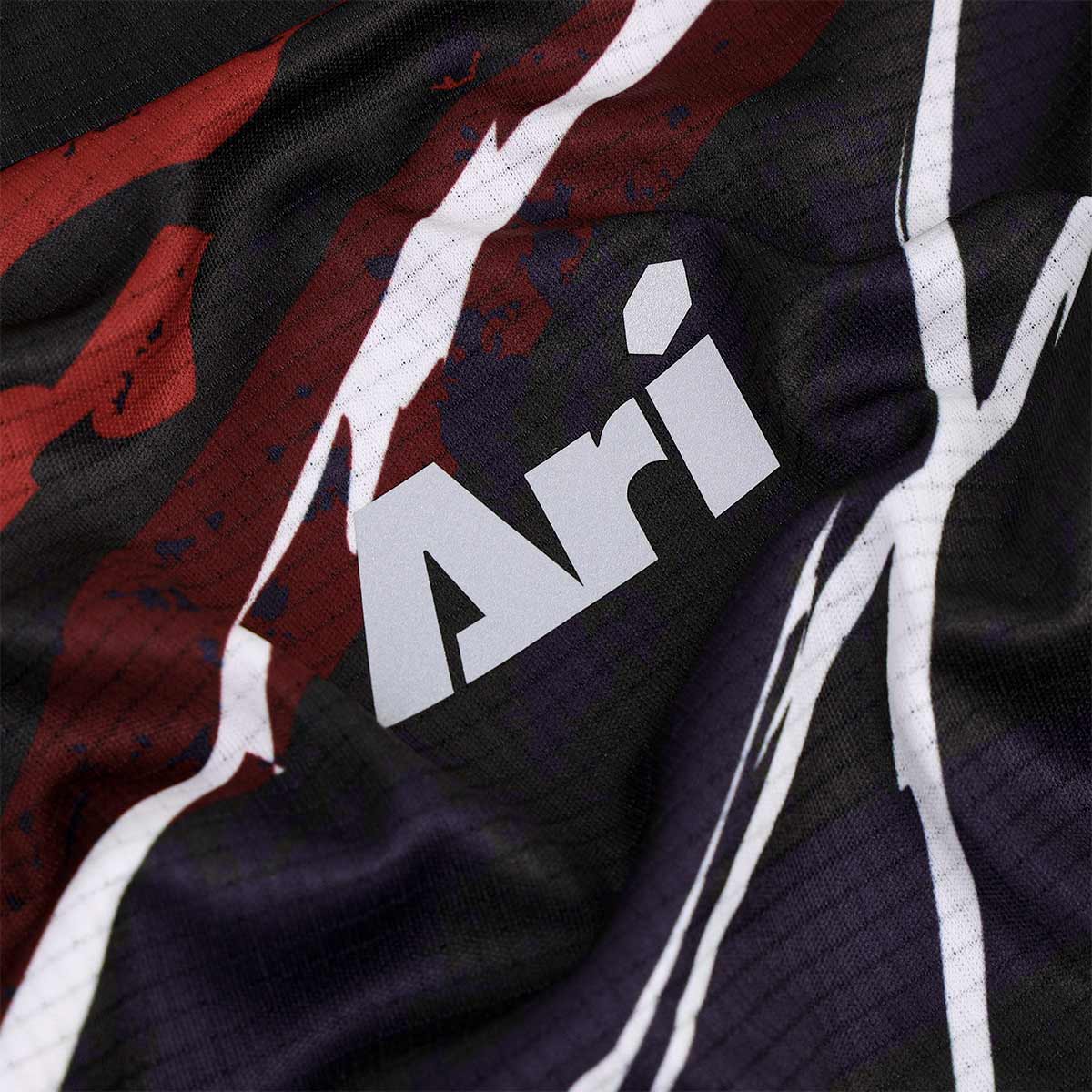 ARI ADEPT UNITY SPLASH GRAPHIC RUNNING TEE - BLACK/WHITE/RED