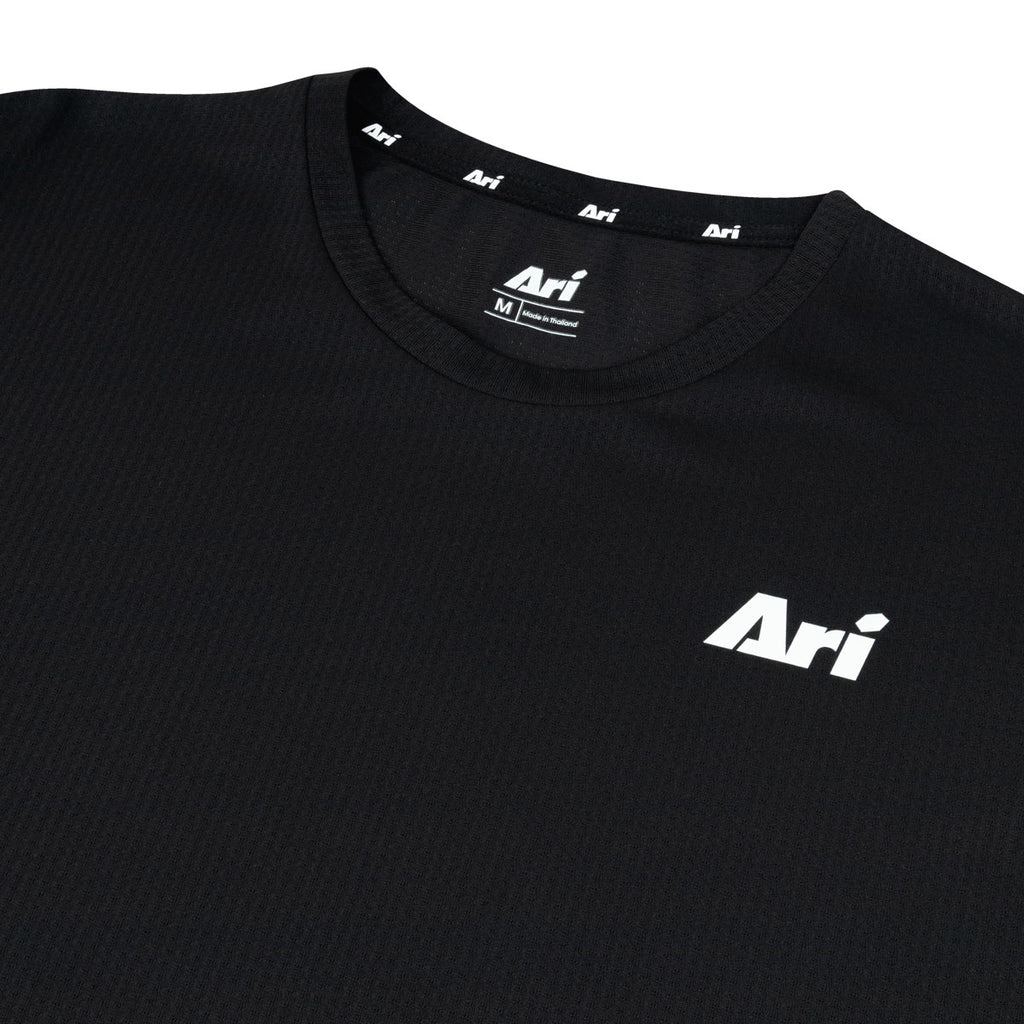 ARI ESSENTIAL STEP RUNNING TEE - BLACK/BLACK/WHITE