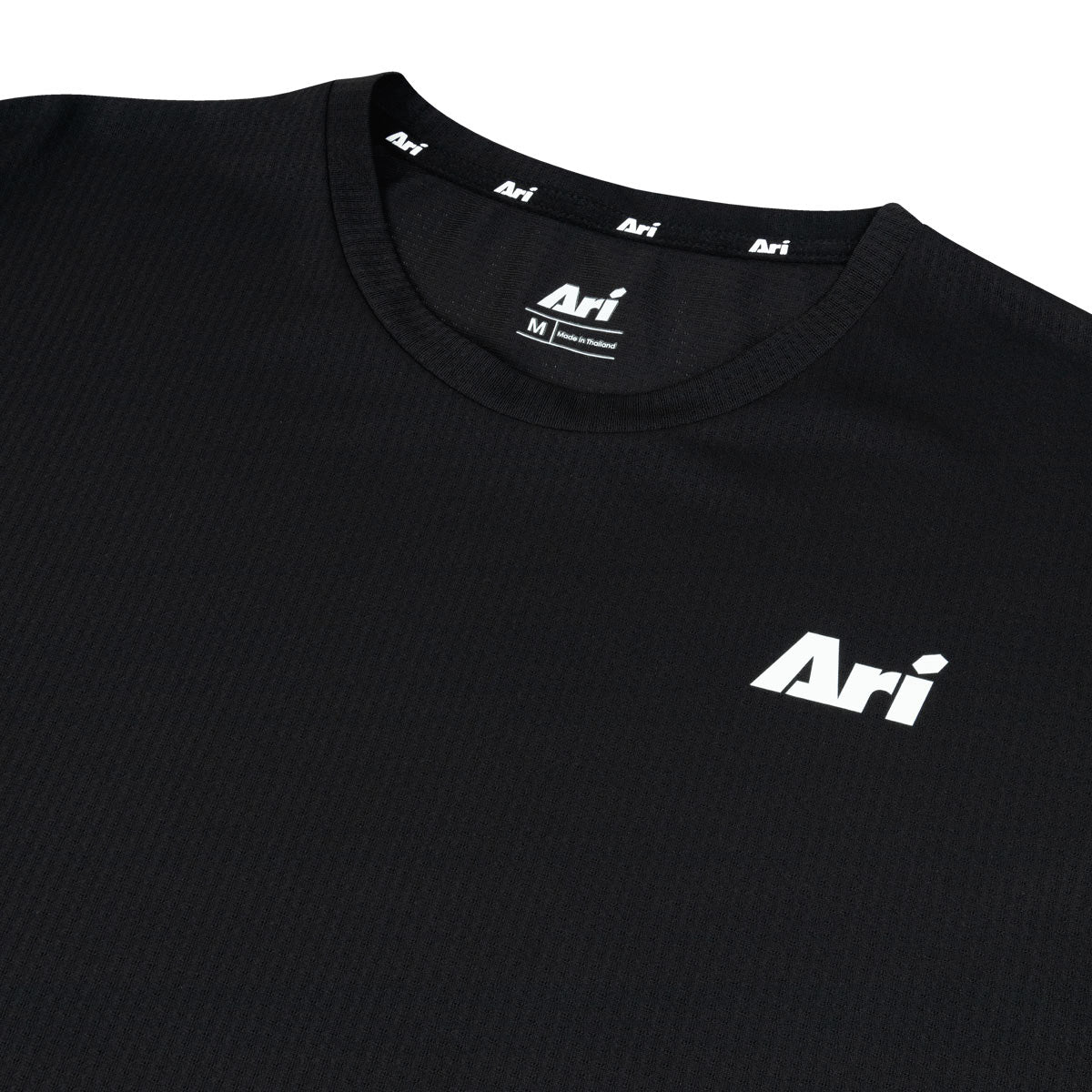 ARI ESSENTIAL STEP RUNNING TEE - BLACK/BLACK/WHITE