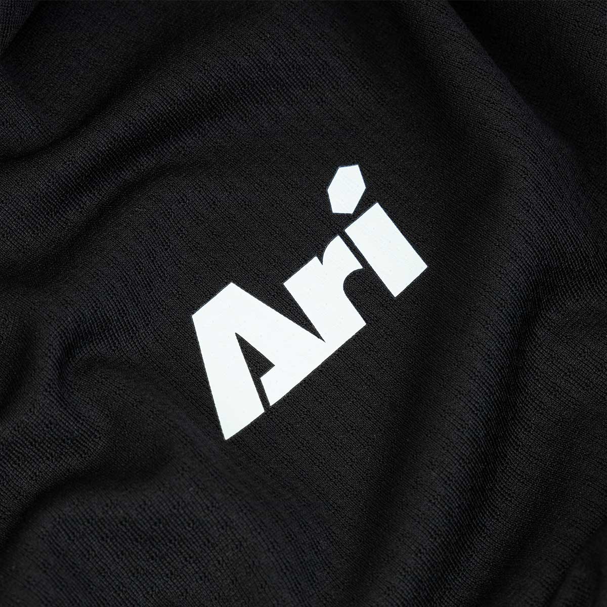 ARI ESSENTIAL STEP RUNNING TEE - BLACK/BLACK/WHITE