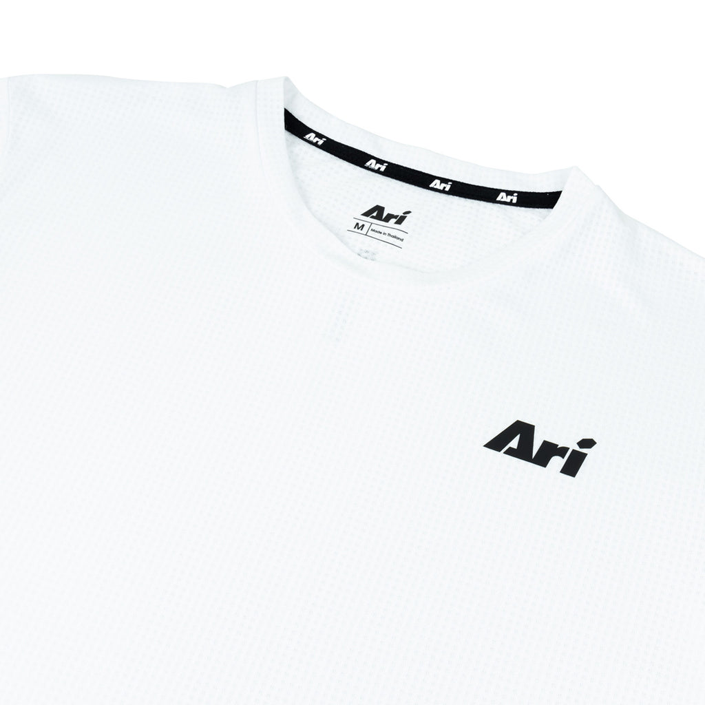 ARI ESSENTIAL STEP RUNNING TEE - WHITE/WHITE/BLACK