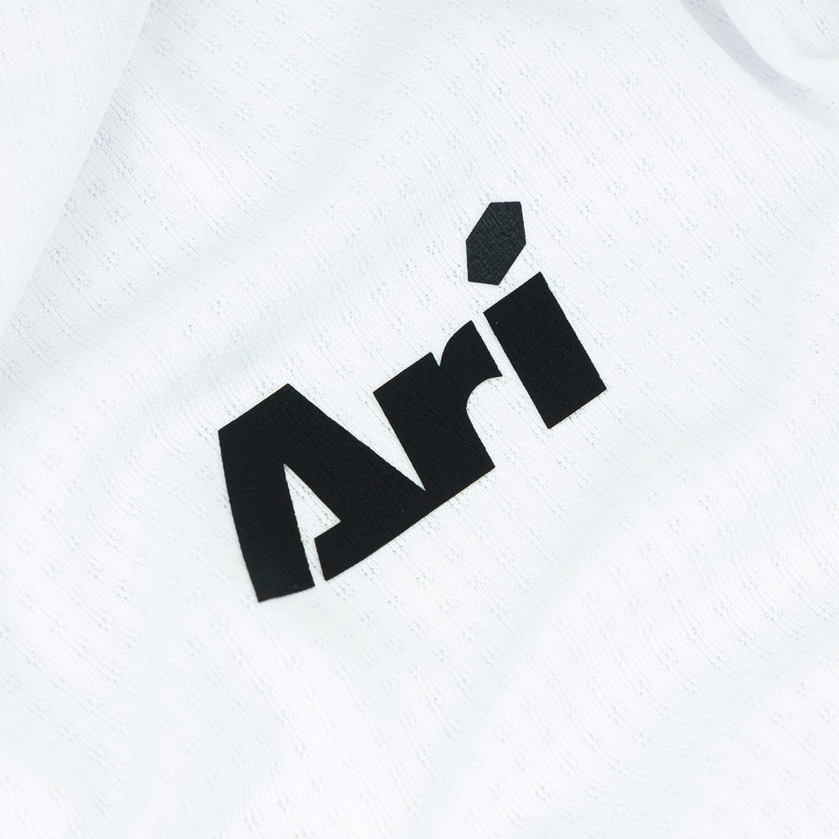 ARI ESSENTIAL STEP RUNNING TEE - WHITE/WHITE/BLACK