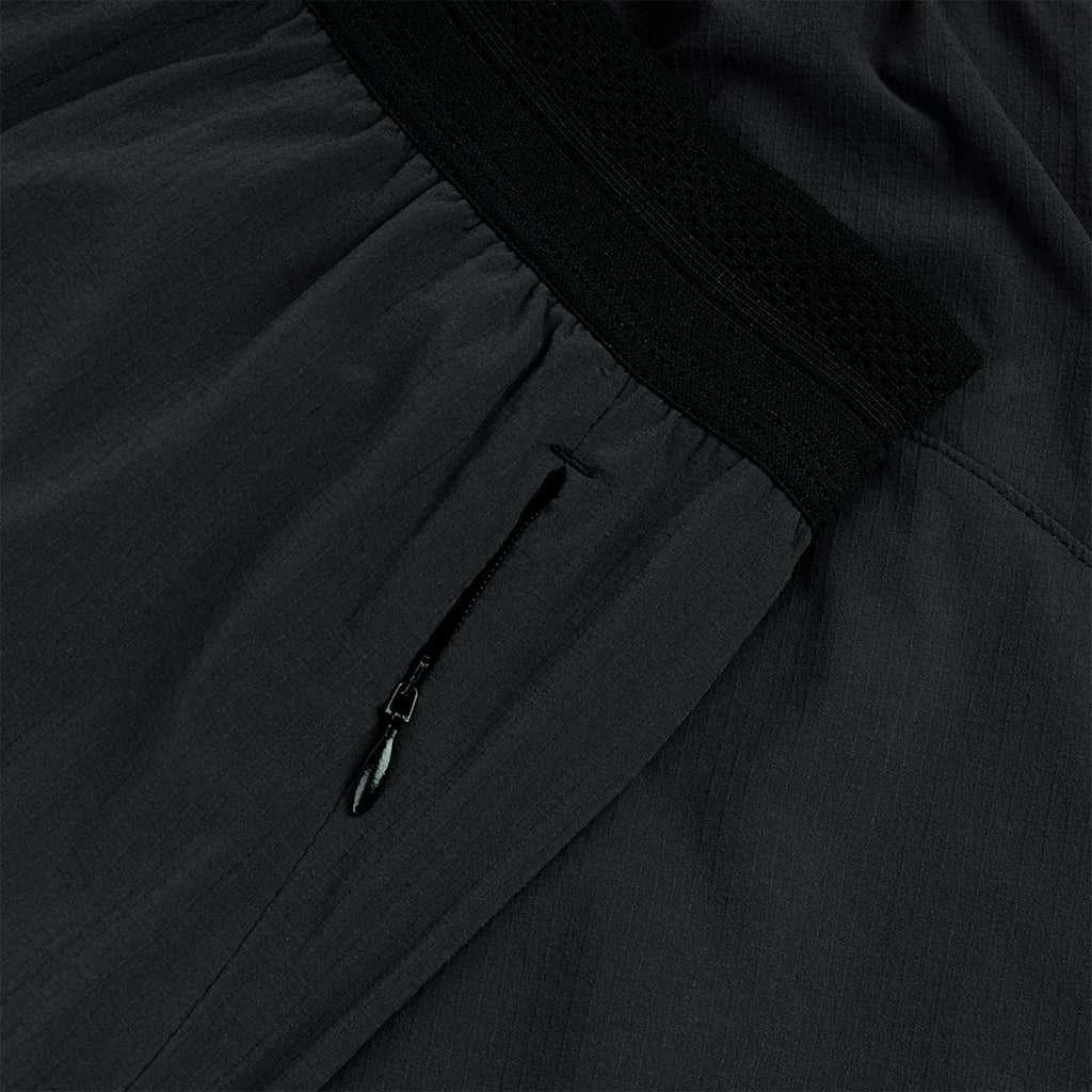 ARI WOMEN ADEPT KOTH TRAIL RUNNING SHORTS - BLACK/SILVER/BLACK