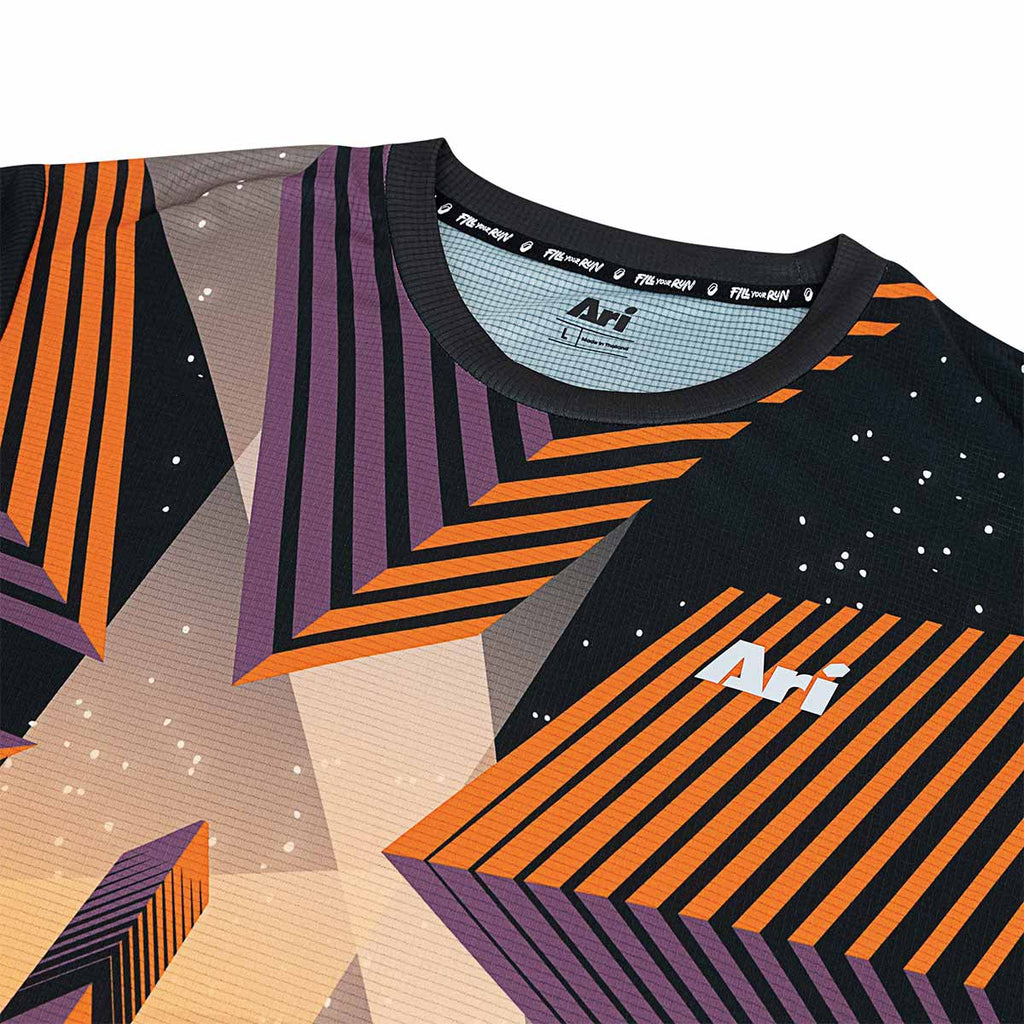 ARI ADEPT NEWYORK25 GRAPHIC RUNNING TEE - BLACK/ORANGE/PURPLE
