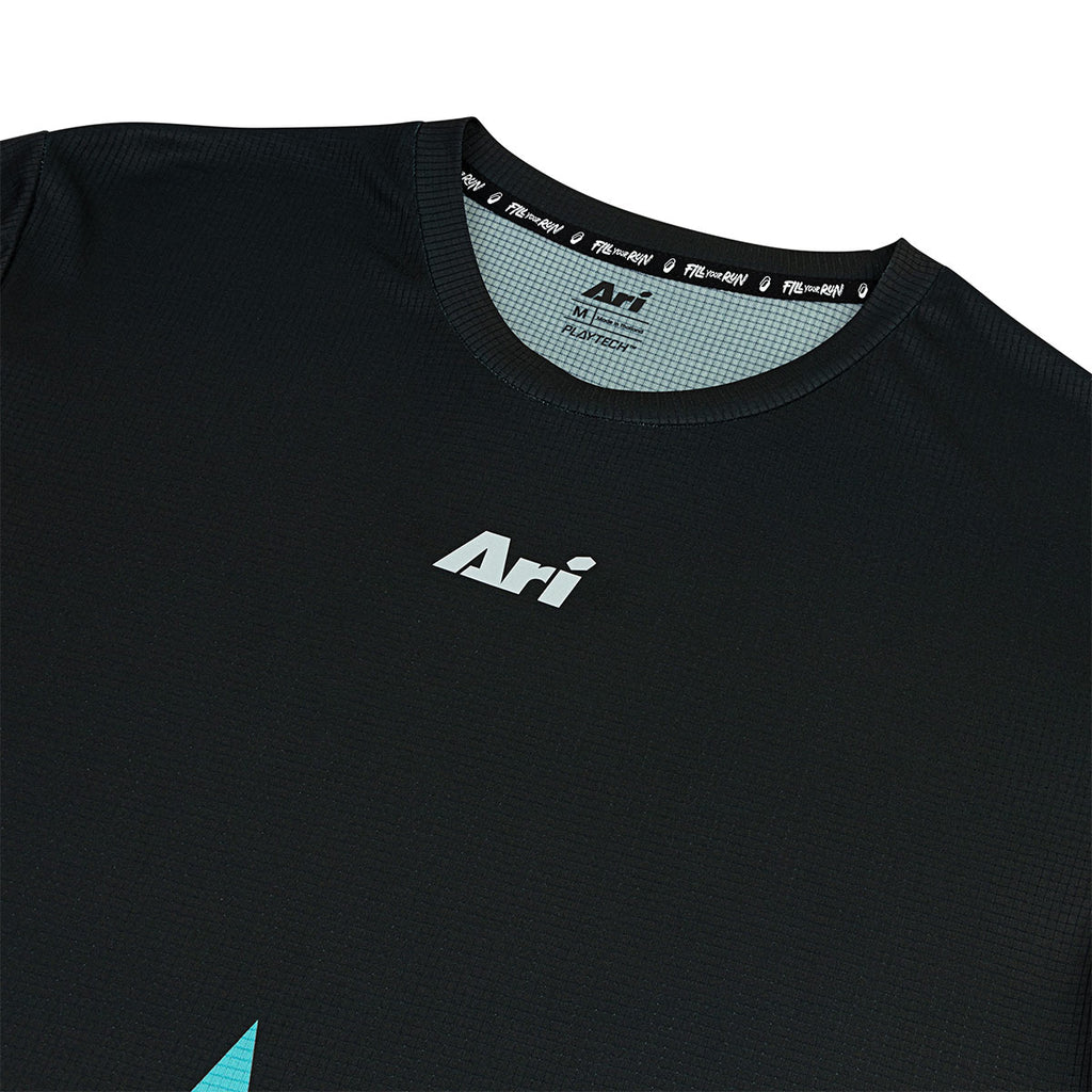 ARI ADEPT NEW YORK26 GRAPHIC RUNNING TEE - BLACK/BLUE/WHITE