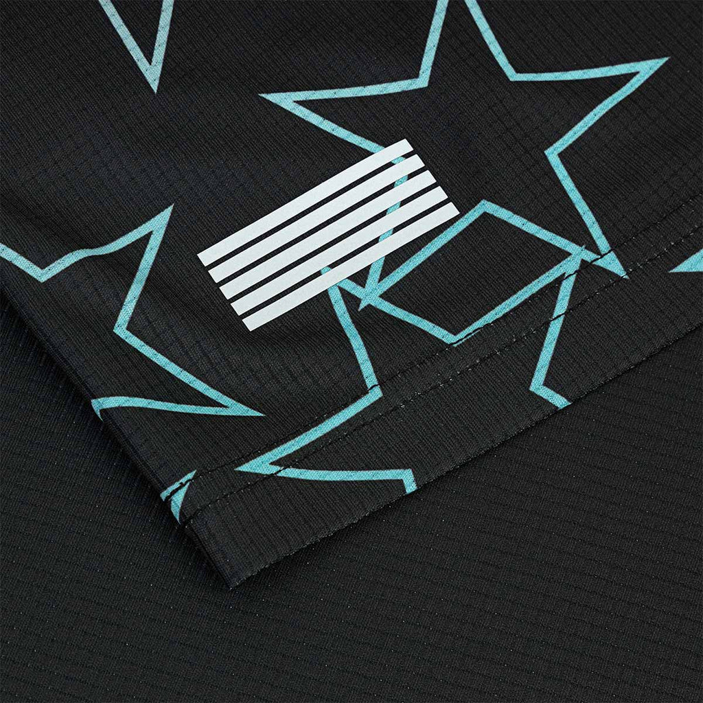 ARI ADEPT NEW YORK26 GRAPHIC RUNNING TEE - BLACK/BLUE/WHITE