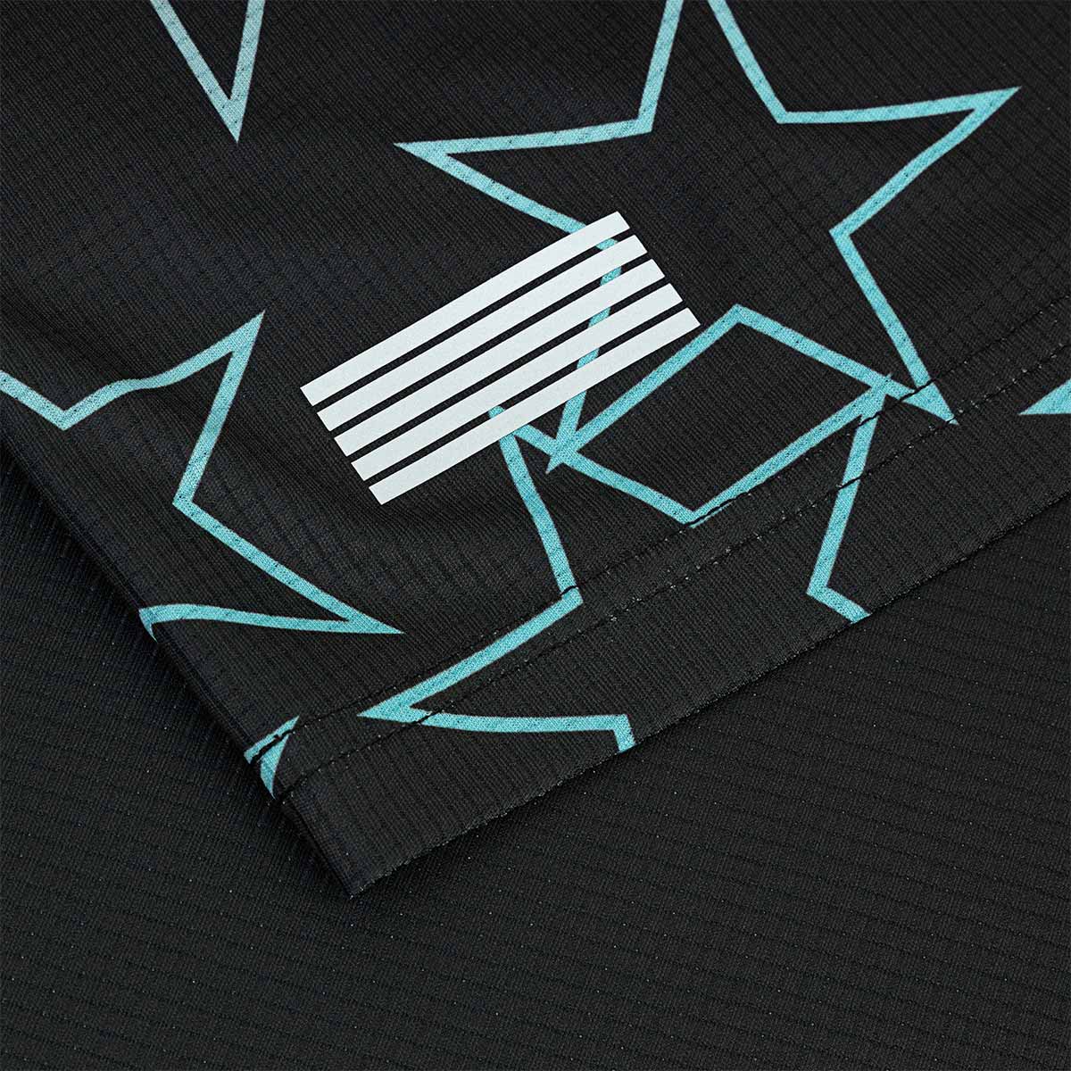 ARI ADEPT NEW YORK26 GRAPHIC RUNNING TEE - BLACK/BLUE/WHITE