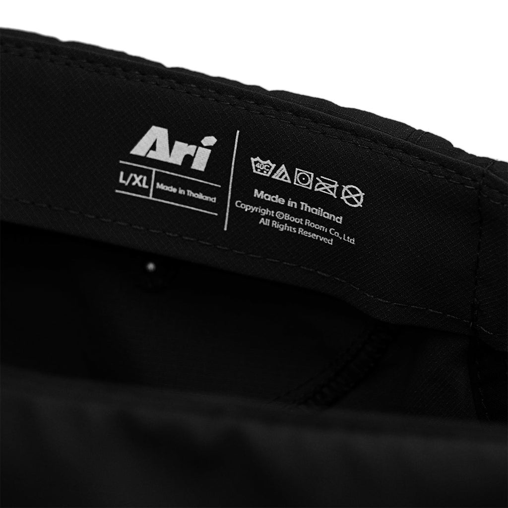 ARI ESSENTIAL 5 PANELS RUNNING CAP - BLACK/SILVER/BLACK