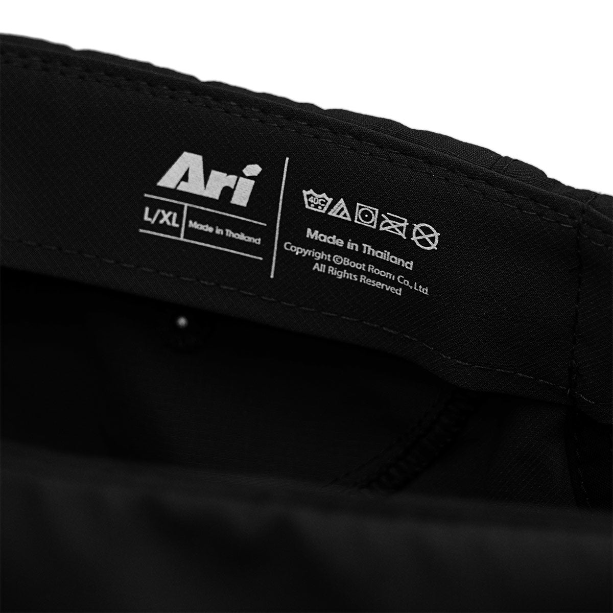 ARI ESSENTIAL 5 PANELS RUNNING CAP - BLACK/SILVER/BLACK