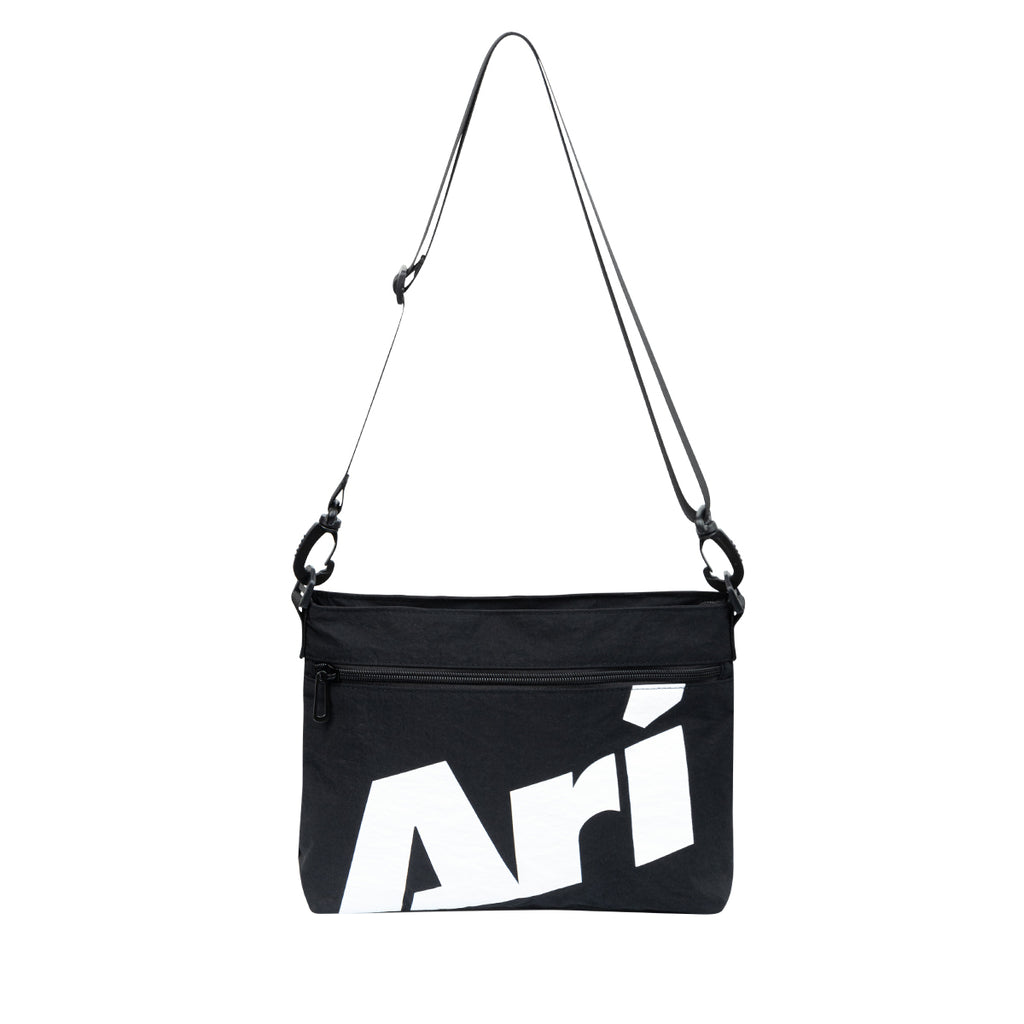ARI ESSENTIAL SACOCHE BAG - BLACK/WHITE/BLACK