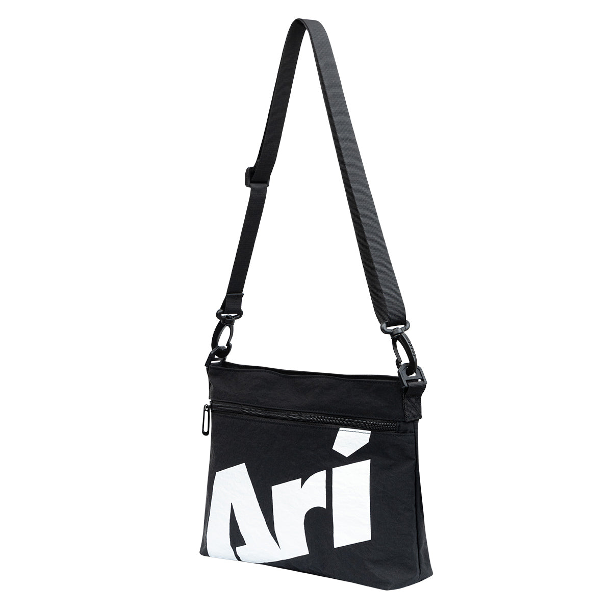 ARI ESSENTIAL SACOCHE BAG - BLACK/WHITE/BLACK