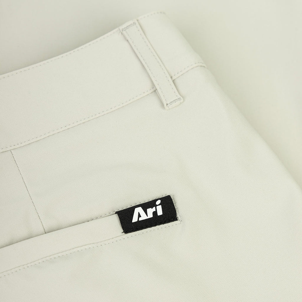 ARI MEN ADEPT GOLF SHORTS - BEIGE/BEIGE/WHITE