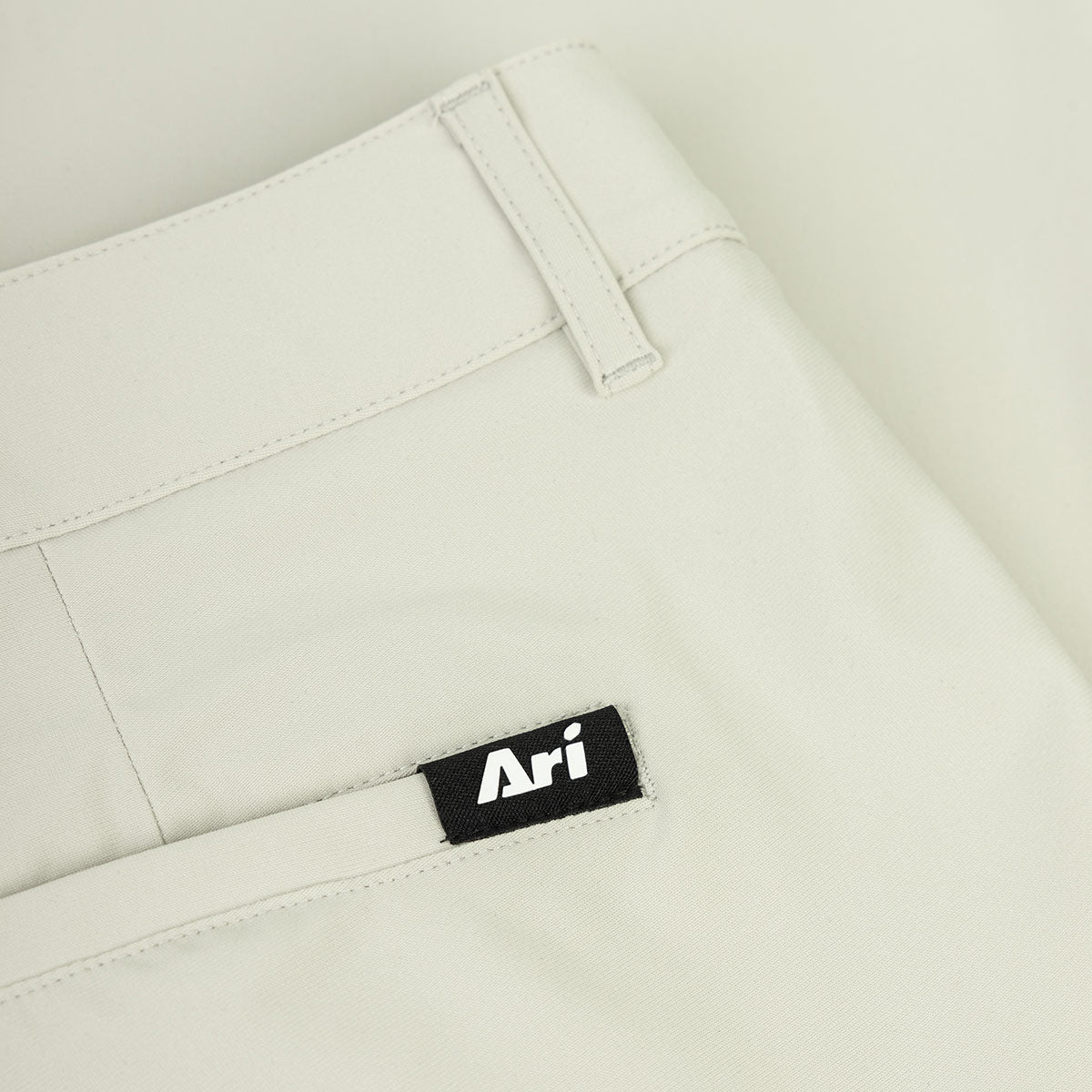 ARI MEN ADEPT GOLF SHORTS - BEIGE/BEIGE/WHITE