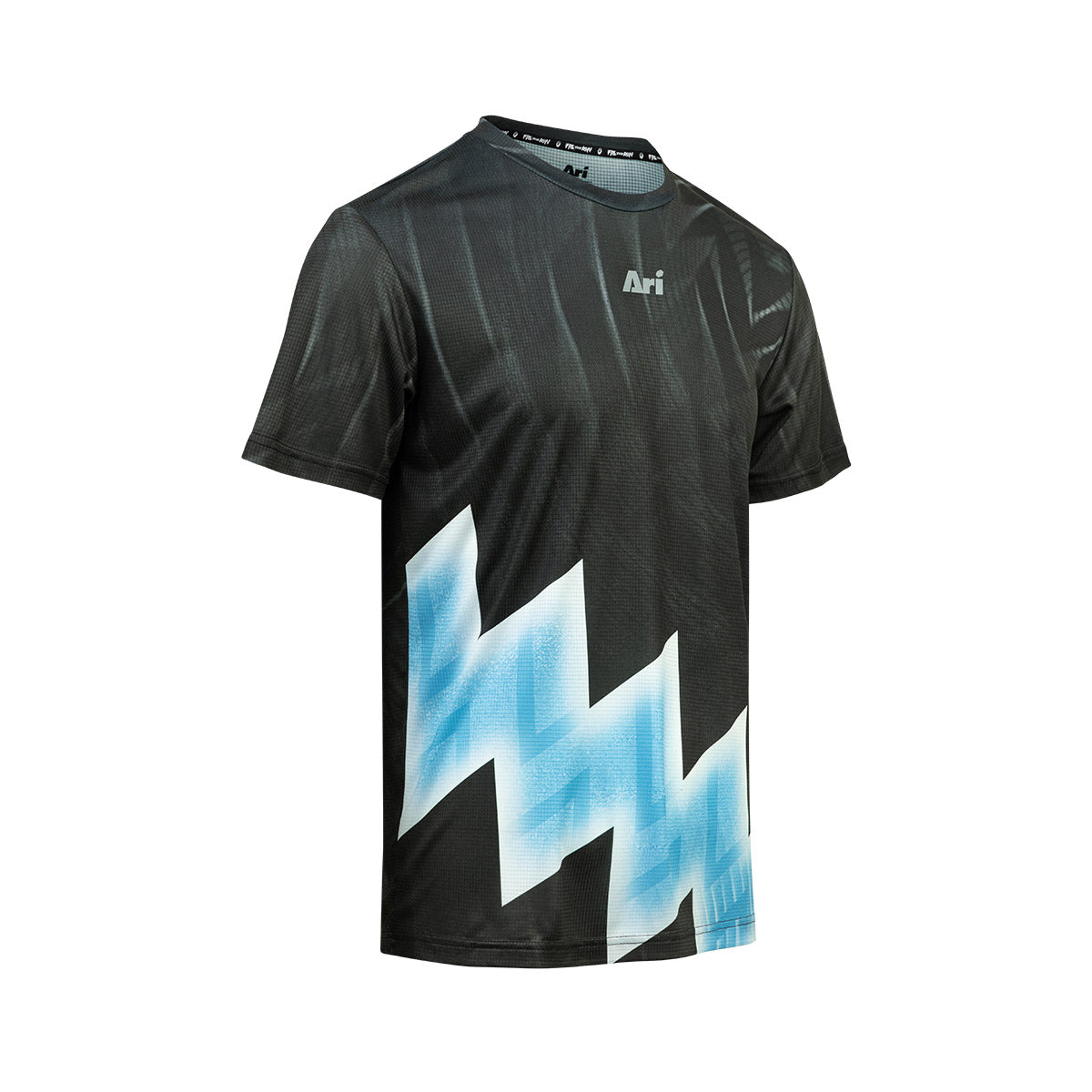 ARI ADEPT SYDNEY26 GRAPHIC RUNNING TEE - BLACK/BLUE/WHITE