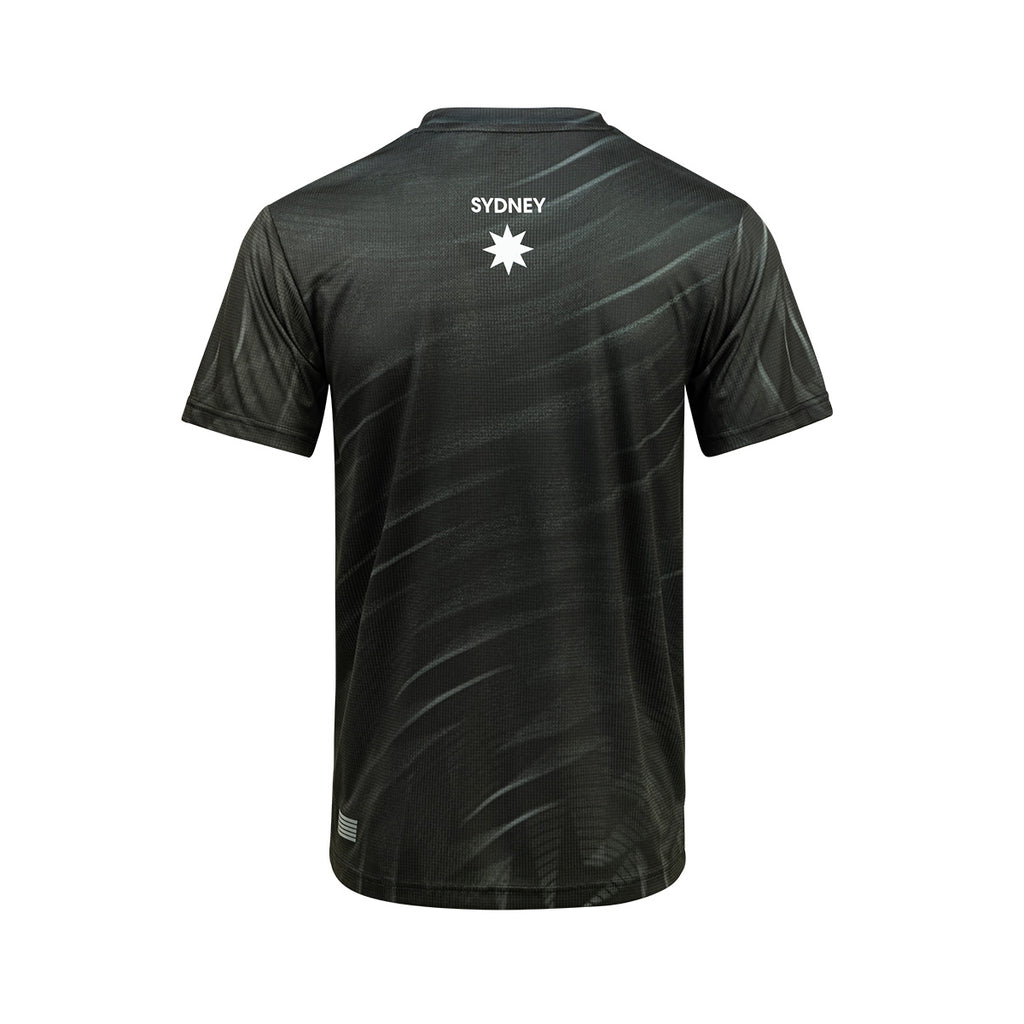 ARI ADEPT SYDNEY26 GRAPHIC RUNNING TEE - BLACK/BLUE/WHITE