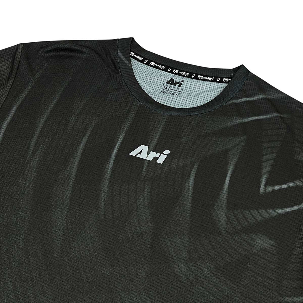 ARI ADEPT SYDNEY26 GRAPHIC RUNNING TEE - BLACK/BLUE/WHITE