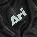 ARI ADEPT SYDNEY26 GRAPHIC RUNNING TEE - BLACK/BLUE/WHITE