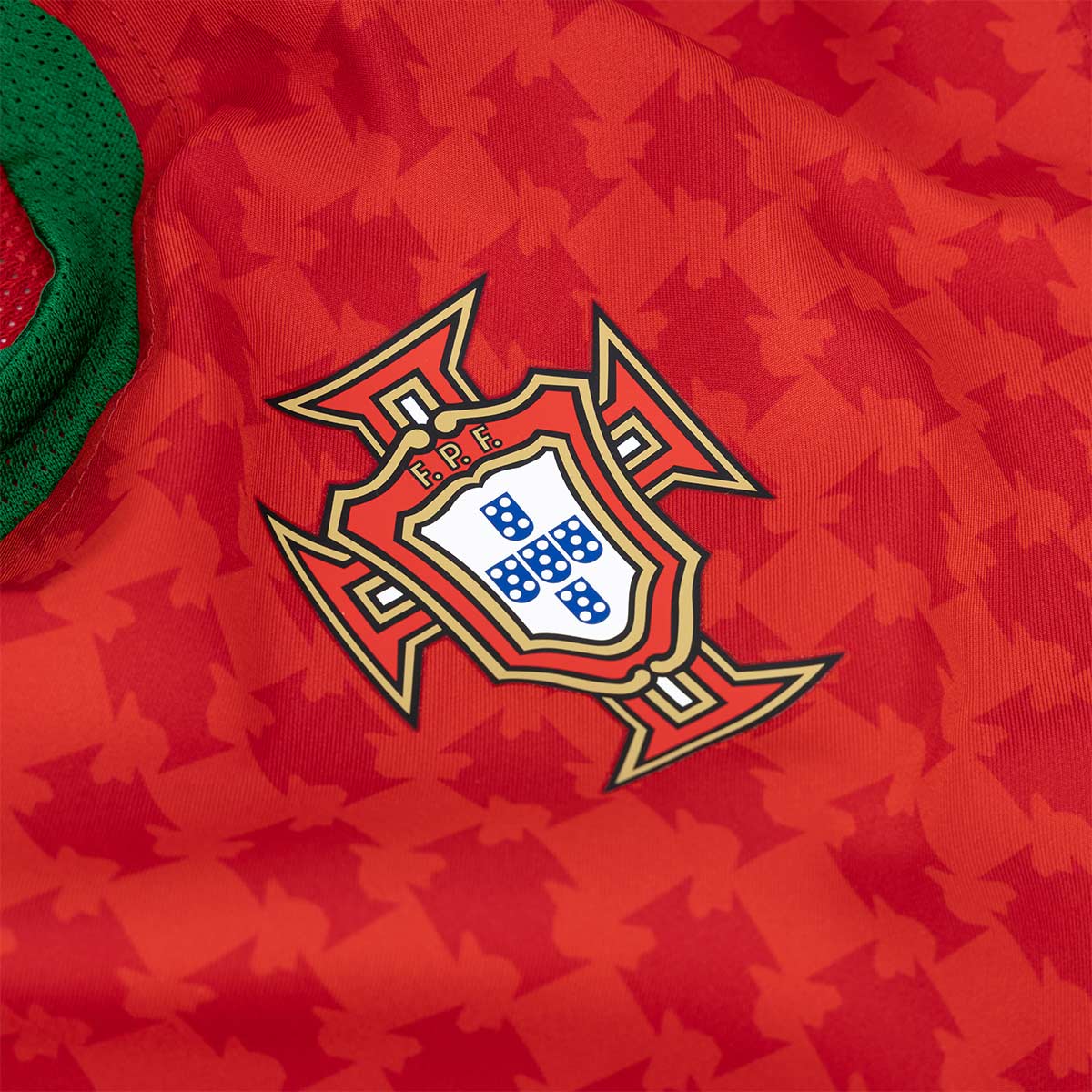 NIKE PORTUGAL 2004 RE ISSUE JERSEY EX - SPORT RED/PINE GREEN/YELLOW OCHRE