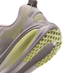 NIKE WOMEN VOMERO 18 - PARTICLEROSE/SAIL/SILVERLILAC/FENNEL