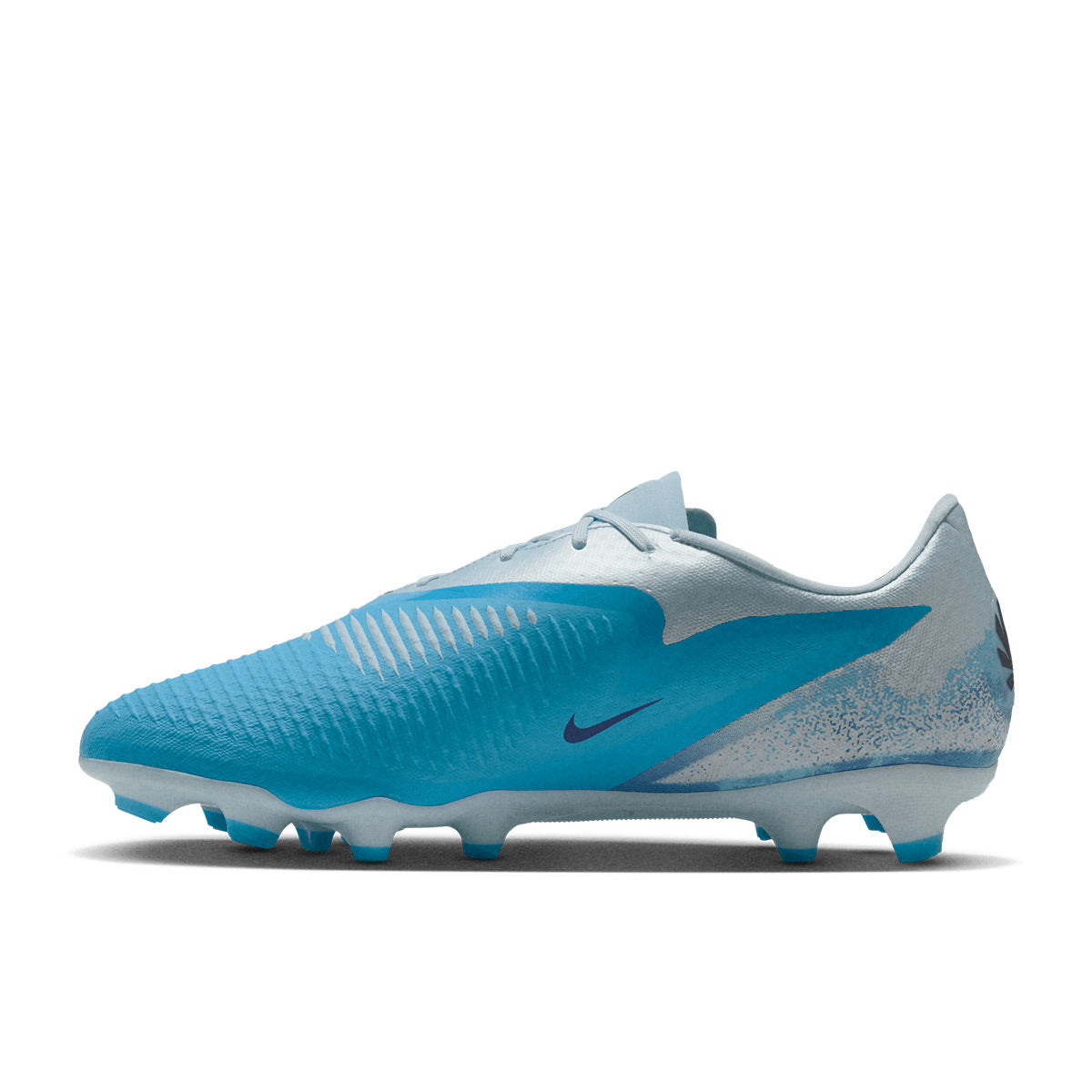 NIKE PHANTOM 6 LOW ACADEMY ERLING HAALAND FG/MG - BALTIC BLUE/BLUE ECLIPSE/GLACIER BLUE