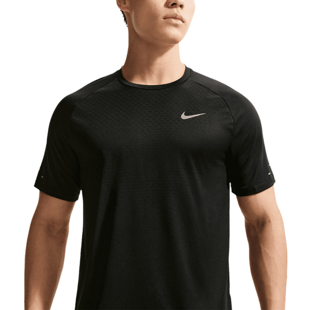 NIKE MEN STRIDE RUNNING SHORT SLEEVE TOP  - BLACK/REFLECTIVESILV