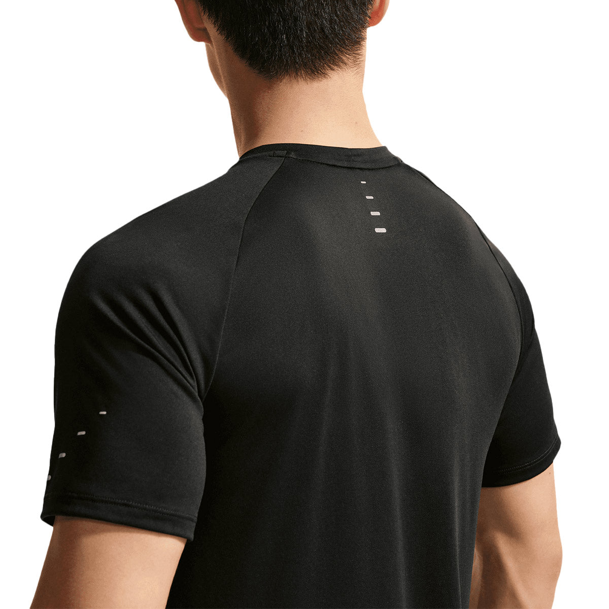 NIKE MEN STRIDE RUNNING SHORT SLEEVE TOP  - BLACK/REFLECTIVESILV