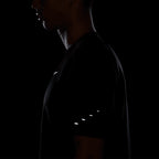 NIKE MEN STRIDE RUNNING SHORT SLEEVE TOP  - BLACK/REFLECTIVESILV