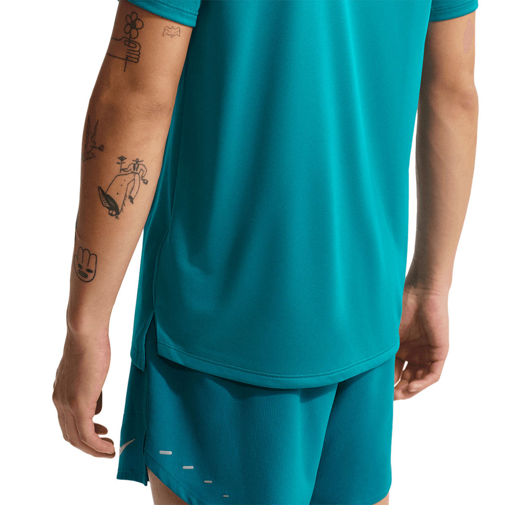 NIKE MEN STRIDE RUNNING SHORT SLEEVE TOP  - BRIGHTSPRUCE/REFLECTIVESILV