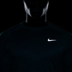 NIKE MEN STRIDE RUNNING SHORT SLEEVE TOP  - BRIGHTSPRUCE/REFLECTIVESILV