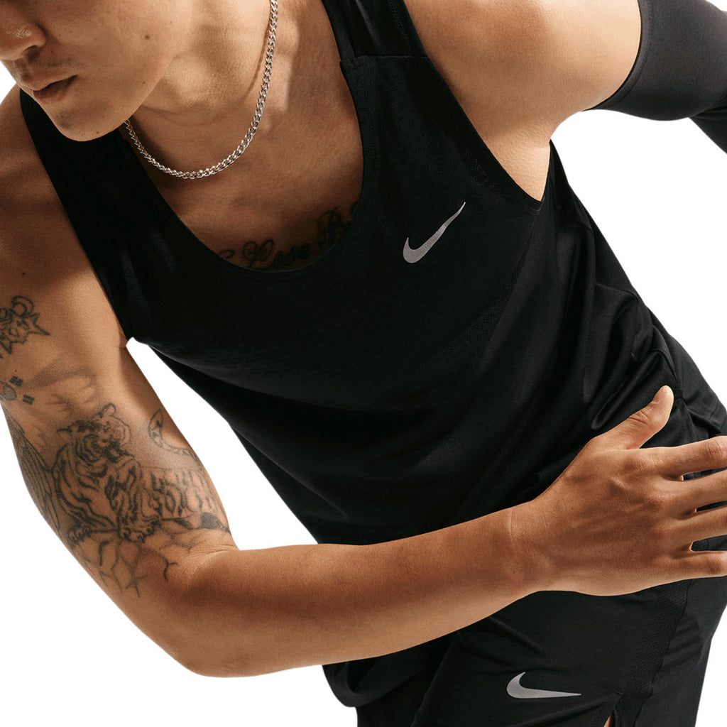 NIKE MEN STRIDE RUNNING TANK TOP - BLACK/REFLECTIVESILV
