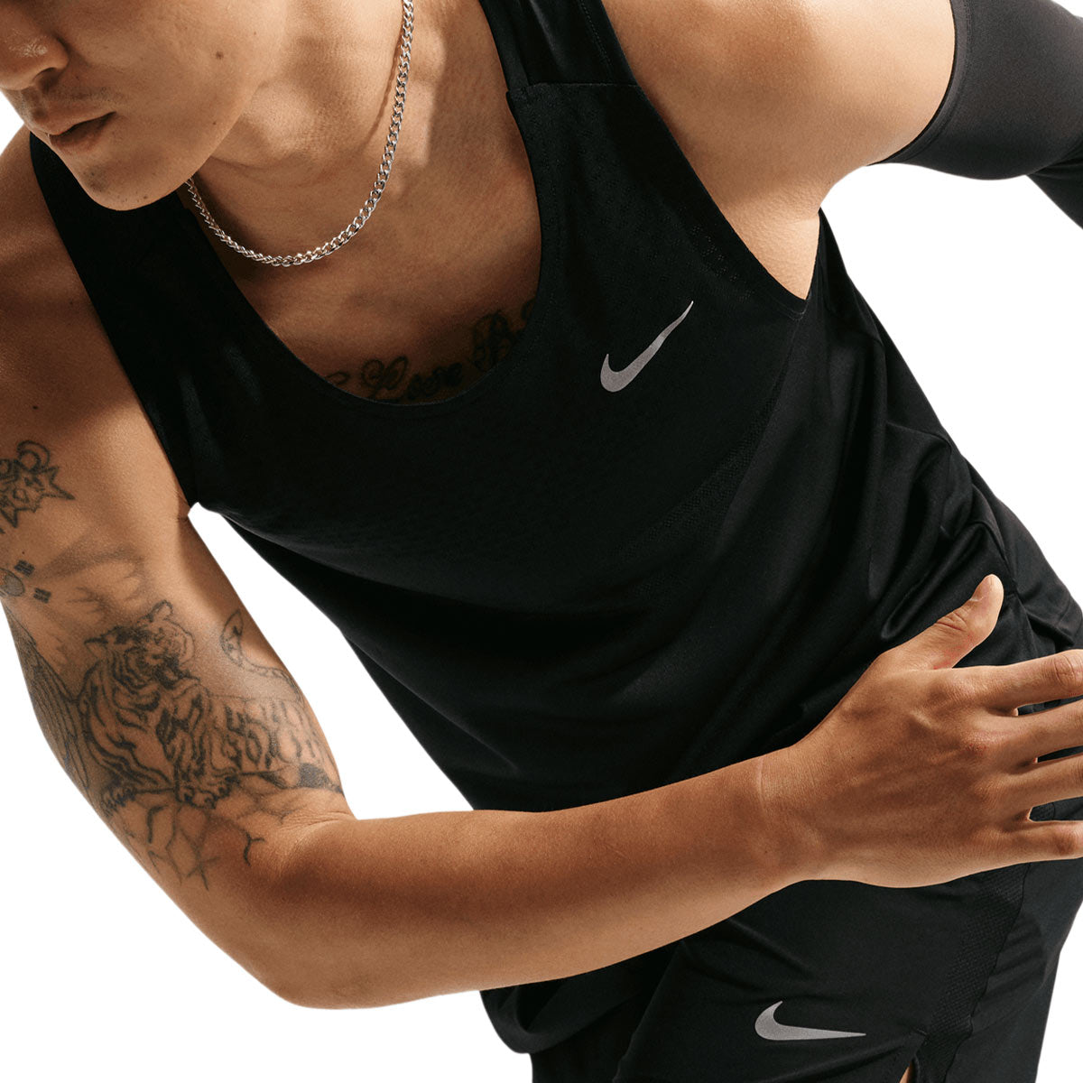 NIKE MEN STRIDE RUNNING TANK TOP - BLACK/REFLECTIVESILV