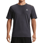 NIKE MEN ACG SOLAR CHASE TEE - GRIDIRON/GRIDIRON/SUMMITWHITE