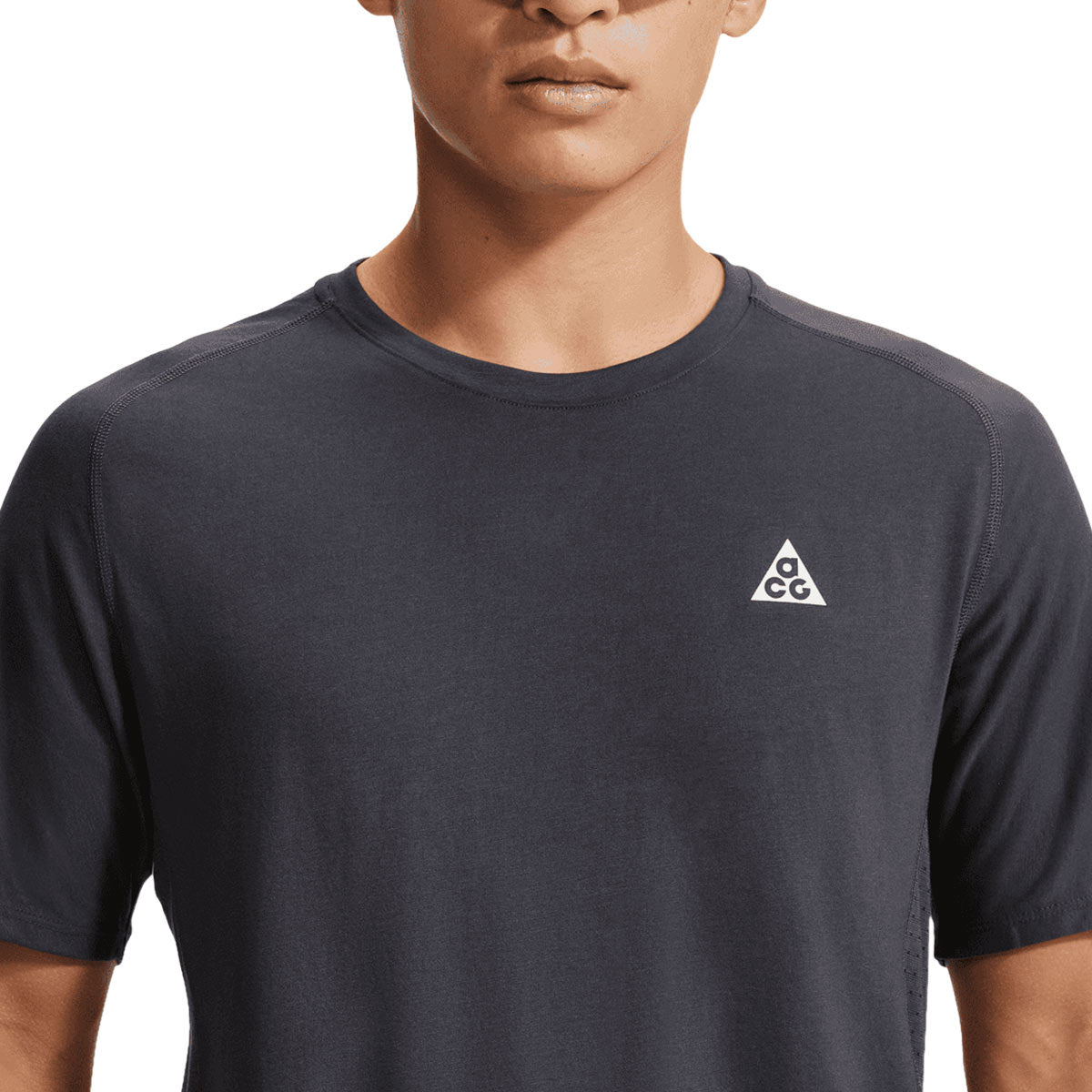 NIKE MEN ACG SOLAR CHASE TEE - GRIDIRON/GRIDIRON/SUMMITWHITE