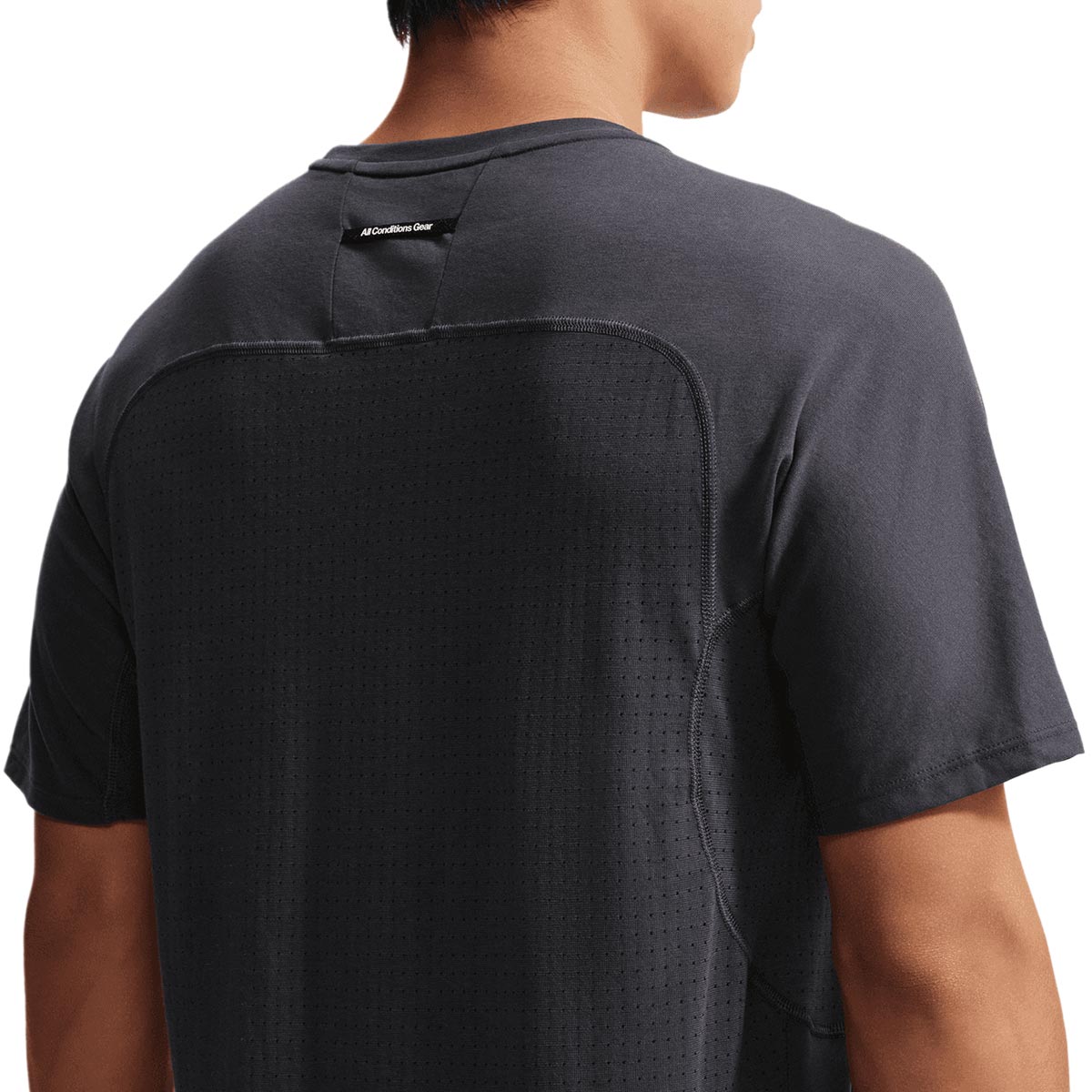 NIKE MEN ACG SOLAR CHASE TEE - GRIDIRON/GRIDIRON/SUMMITWHITE