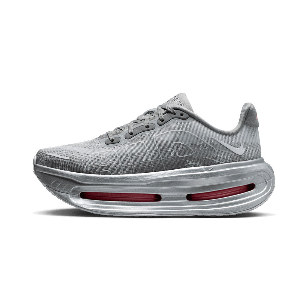 NIKE W VOMERO PREMIUM QS FDL - GEYSERGREY/PEONY/METALLICSILVER
