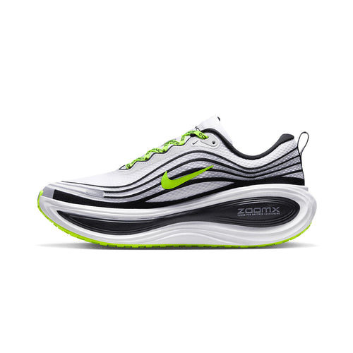 NIKE MEN VOMERO PLUS X DISTANCE - WHITE/METALLICSILVER/BLACK/VOLT