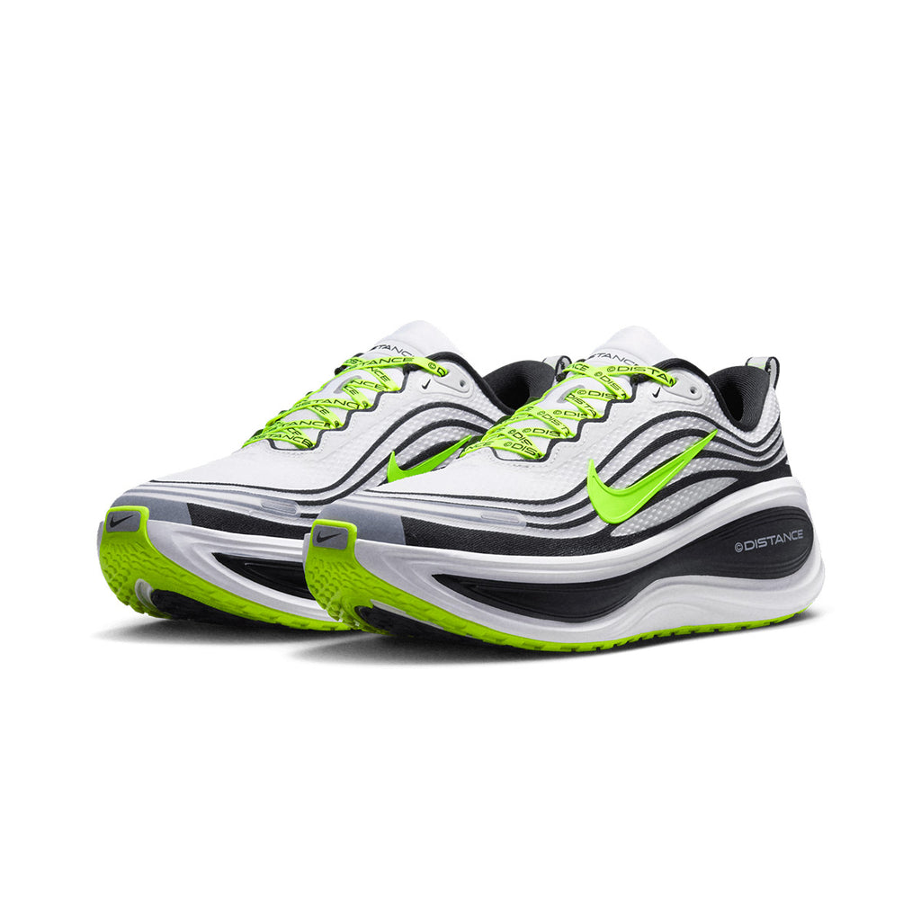 NIKE MEN VOMERO PLUS X DISTANCE - WHITE/METALLICSILVER/BLACK/VOLT