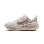 NIKE WOMEN VOMERO PLUS - CHALK/METALLICGOLD/BLEACHEDLILAC