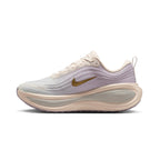 NIKE WOMEN VOMERO PLUS - CHALK/METALLICGOLD/BLEACHEDLILAC