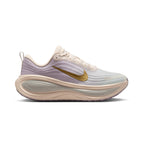 NIKE WOMEN VOMERO PLUS - CHALK/METALLICGOLD/BLEACHEDLILAC