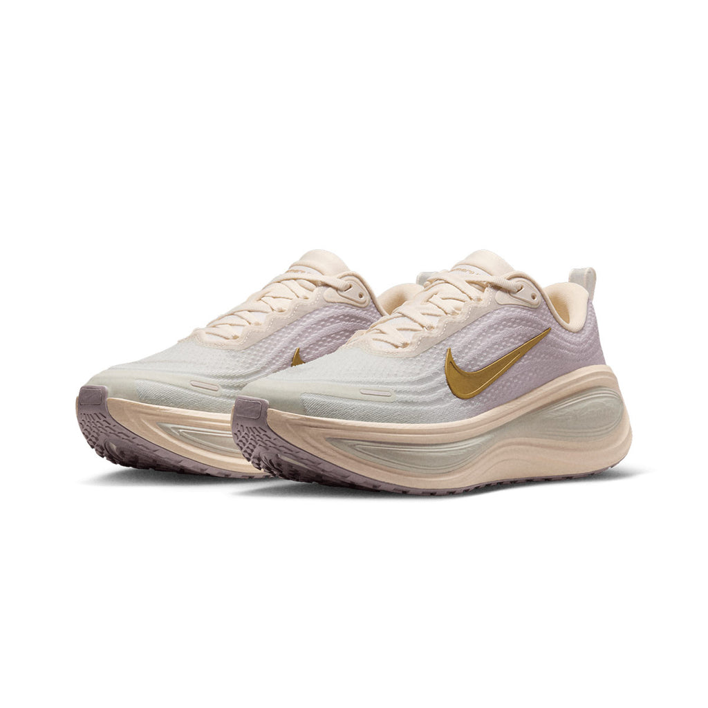 NIKE WOMEN VOMERO PLUS - CHALK/METALLICGOLD/BLEACHEDLILAC