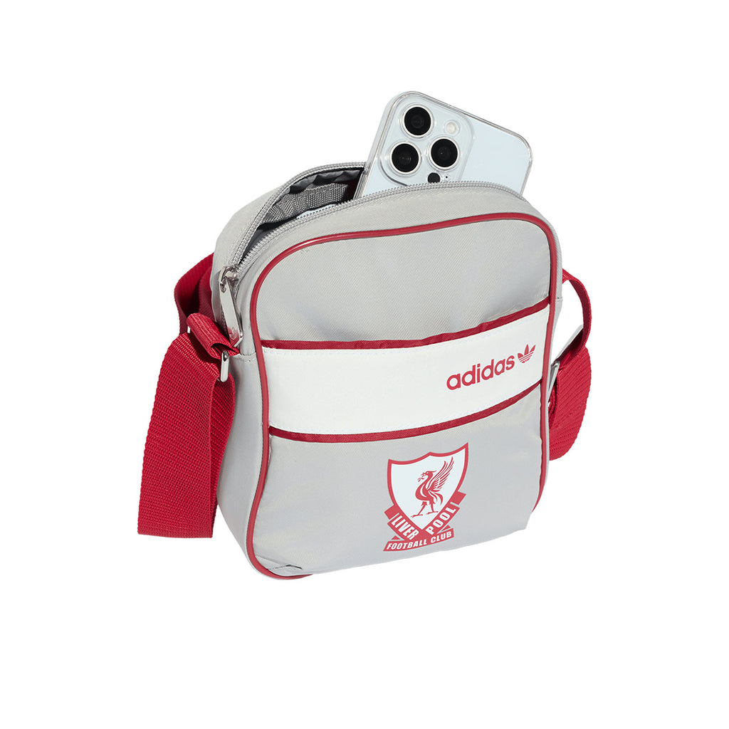 ADIDAS LIVERPOOL 2026/2027 FESTIVAL BAG - GREY TWO/STRAWBERRY RED