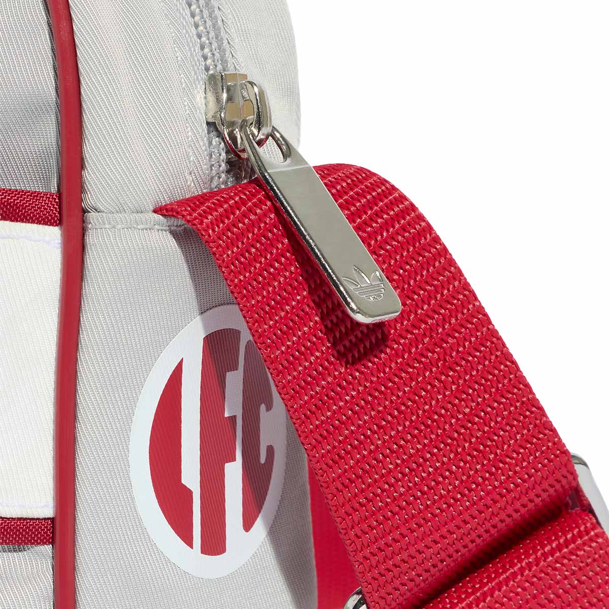 ADIDAS LIVERPOOL 2026/2027 FESTIVAL BAG - GREY TWO/STRAWBERRY RED