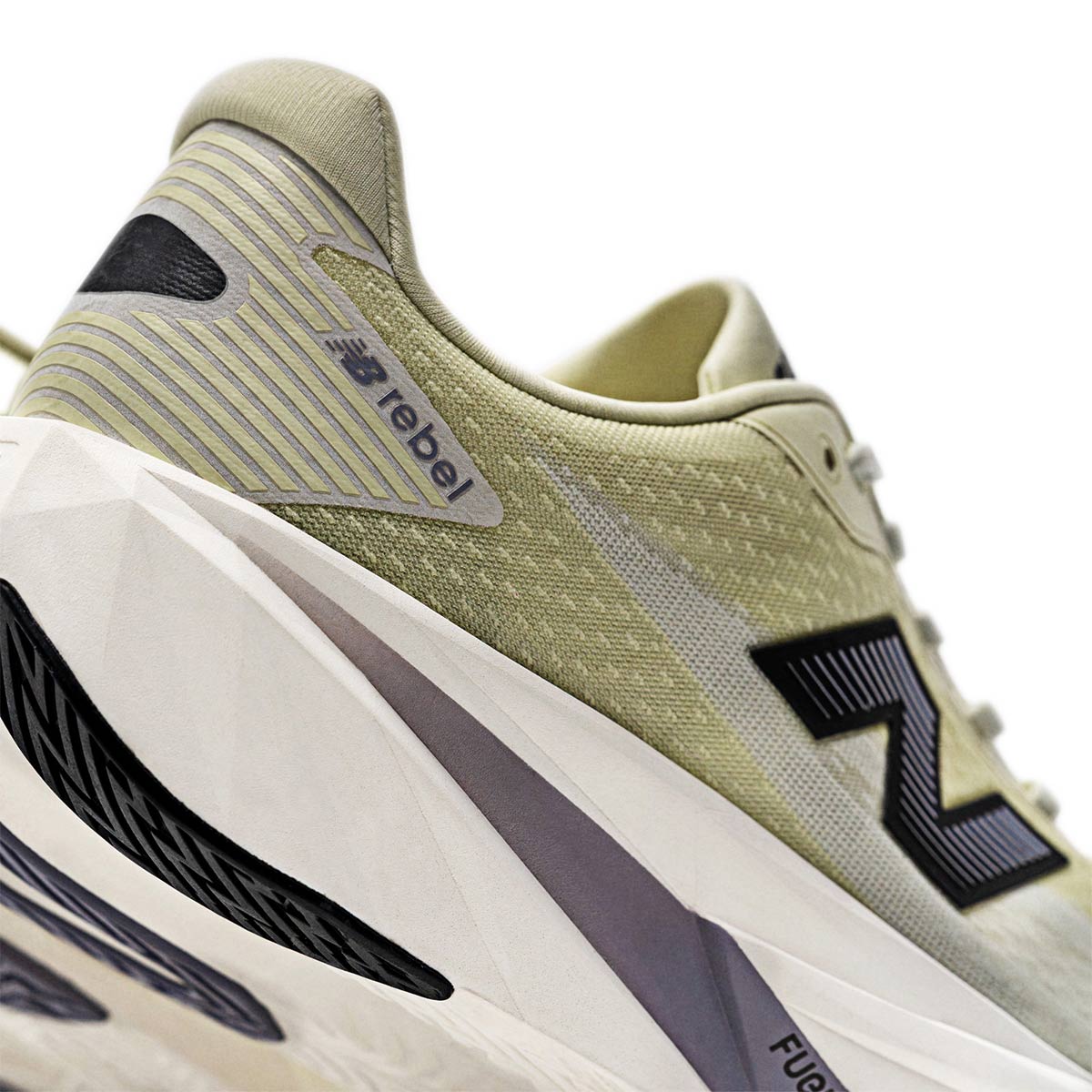 NEW BALANCE MEN FUELCELL REBEL V5 - PISTACHIOBUTTER/DIGITALMIST