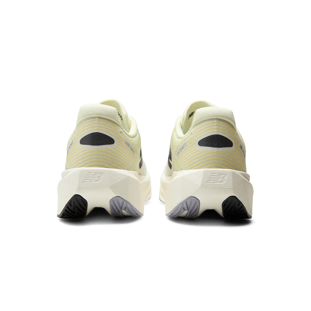NEW BALANCE MEN FUELCELL REBEL V5 - PISTACHIOBUTTER/DIGITALMIST
