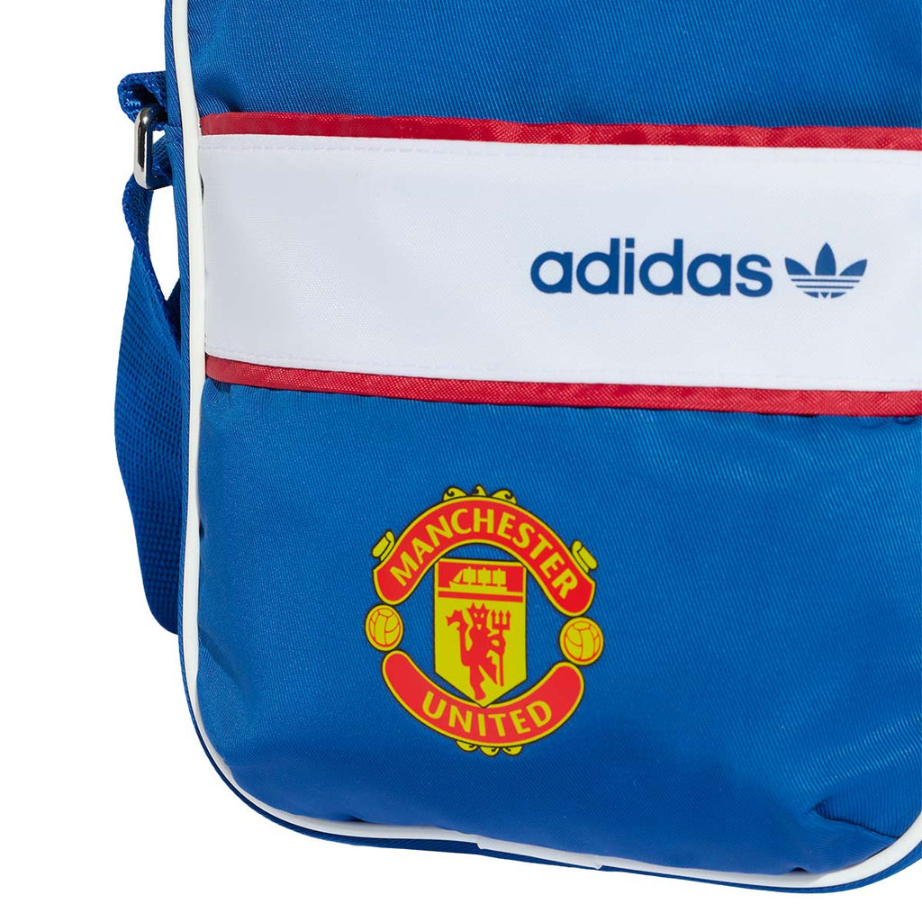 ADIDAS MANCHESTER UNITED 2026/2027 FESTIVAL BAG - TEAM ROYAL BLUE/WHITE